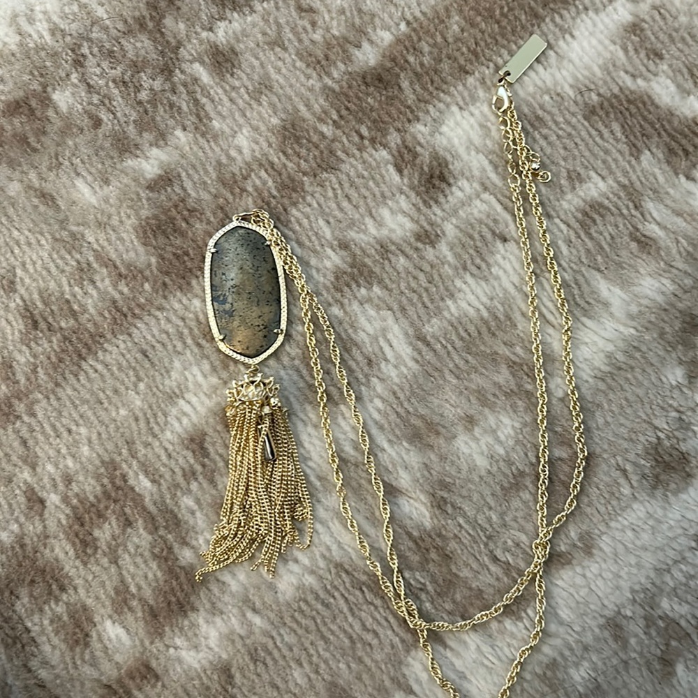 Kendra Scott necklace